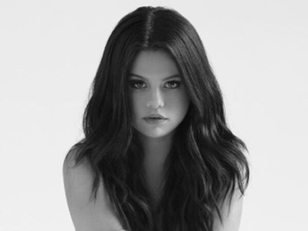 Η Selena Gomez αποκάλυψε τα τραγούδια του νέου της άλμπουμ με τον πιο sexy τρόπο