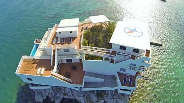 Ένας βράχος έγινε ξενοδοχείο και είναι ότι πιο τέλειο θα δεις σήμερα!