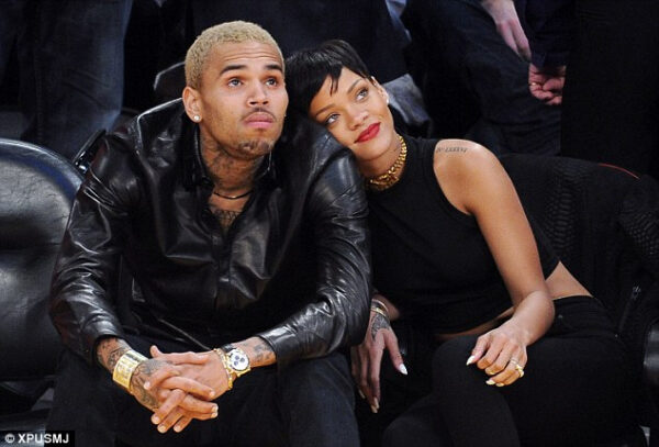 Η Rihanna μιλάει για πρώτη φορά για τον Chris Brown