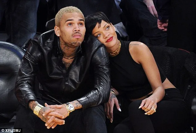 Η Rihanna και ο Chris Brown σε αγώνα μπάσκετ