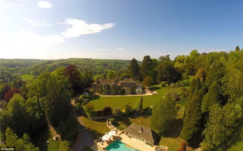 2D69B0CC00000578-3272667-Nice_digs_Amberley_House_a_six_bedroom_home_set_in_22_acres_of_C-a-61_1444847355553