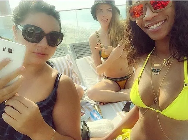 Rihanna-Cara-Delevingne-Brazil-September-2015-Pictures-1