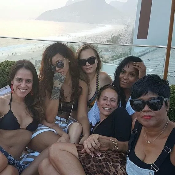 Rihanna-Cara-Delevingne-Brazil-September-2015-Pictures-5