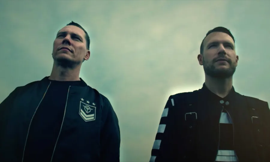 Ο Tiesto και ο Don Diablo σε εξωτερικό χώρο