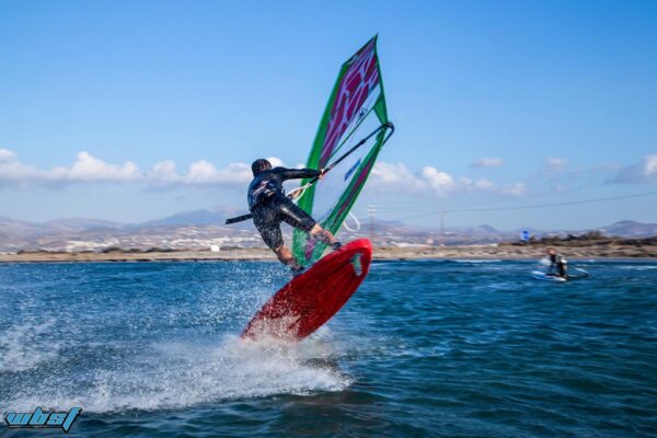 Η Νάξος φιλοξενεί το μεγαλύτερο Freestyle Windsurf event