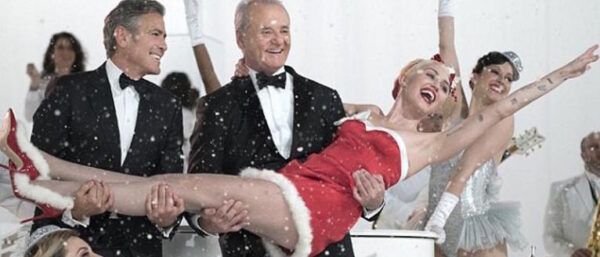 Όλοι οι σταρ μαζί και στην μέση η Miley Cyrus!