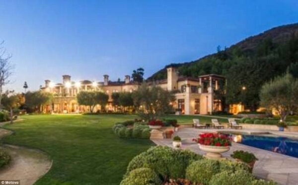 Η βίλα που αγόρασε ο Elton John στο Beverly Hills σε τιμή… ευκαιρίας