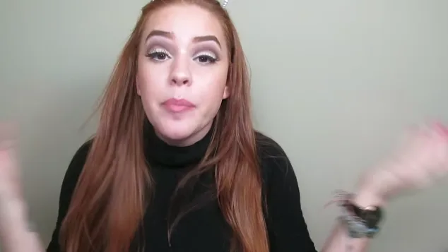 Η Μάρα Σαμαρτζή σε βίντεο στο YouTube.