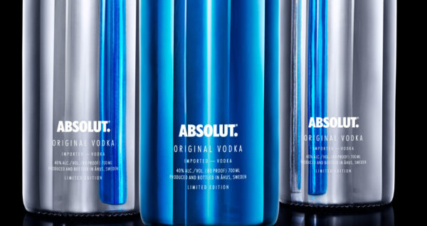 H Absolut «ηλεκτρίζει» τη νύχτα με τη νέα συλλεκτική φιάλη Absolut Electrik!