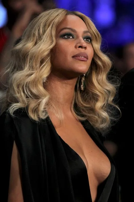 Beyonce-sideboob-okokoras-1