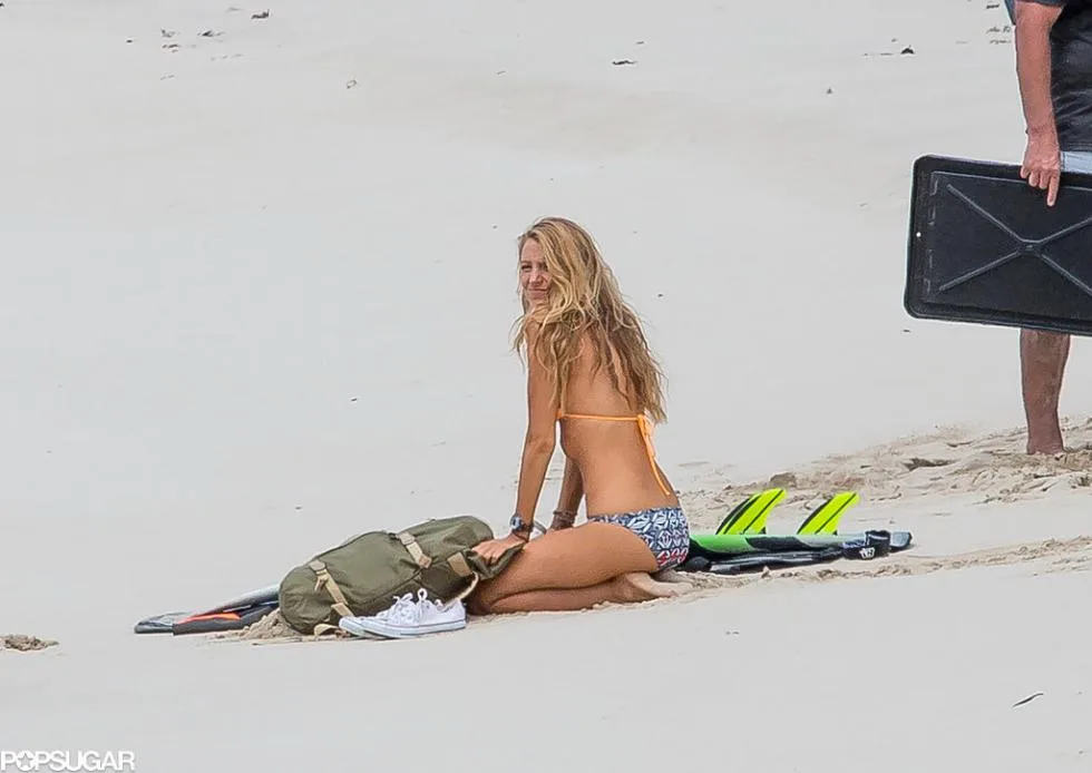 Blake-Lively-Bikini-Pictures-November-2015-20-980x694