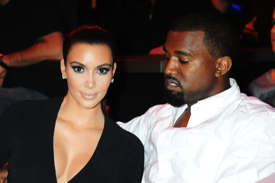 Η Kim Kardashian και ο Kanye West σε βραδινή έξοδο.