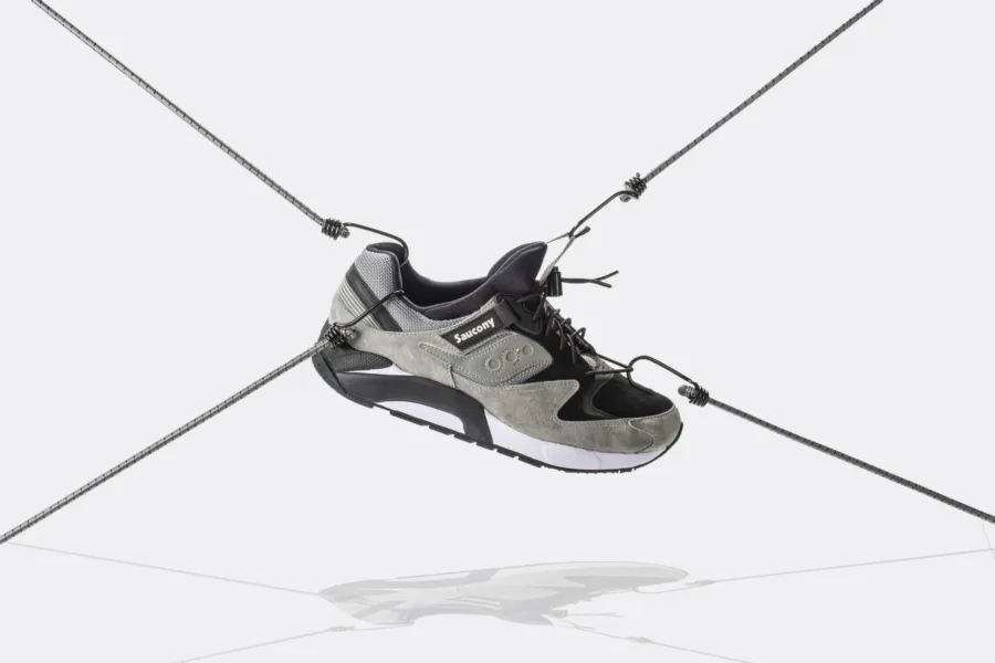 Saucony Originals sneaker από το Bungee Pack σε γκρι και μαύρο χρώμα.