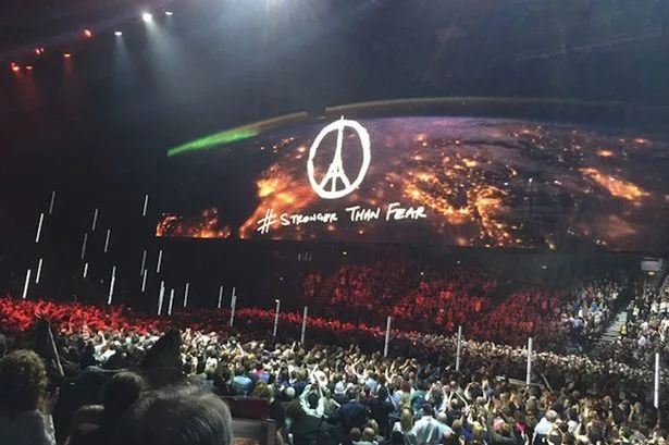 U2-pay-tribute
