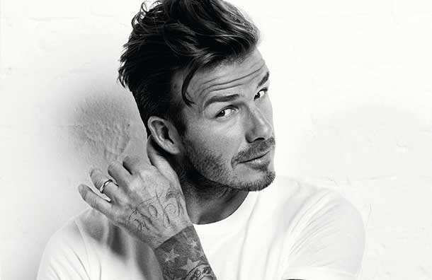 Ασπρόμαυρο πορτρέτο του David Beckham.