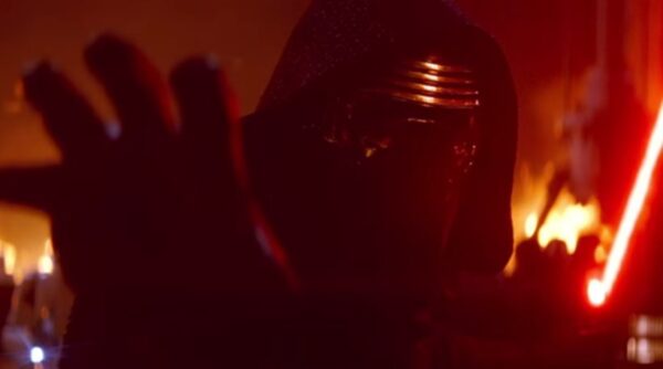 To νέο trailer του Star Wars: The Force Awakens είναι αρκετά βίαιο! Και μας αρέσει
