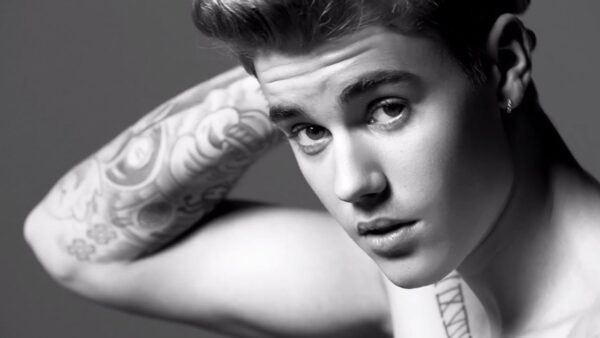 Ο Justin Bieber να κάνει skate στους δρόμους της Νέας Υόρκης