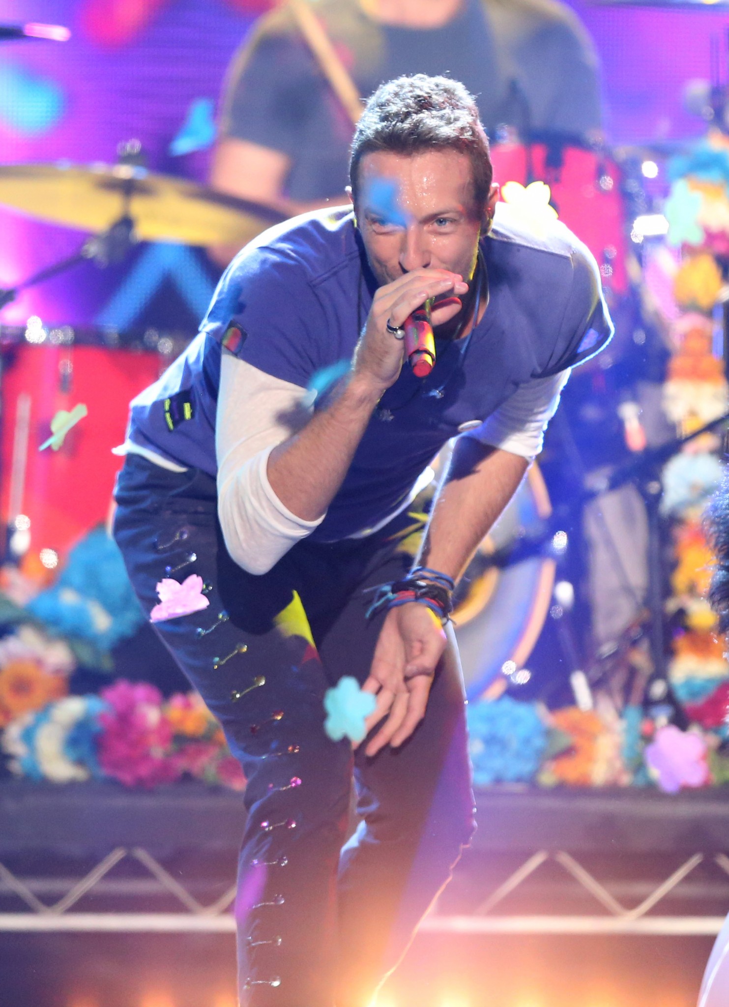 Chris Martin of Coldplay performs at the American Music Awards at the Microsoft Theater on Sunday, Nov. 22, 2015, in Los Angeles. (Photo by Matt Sayles/Invision/AP)