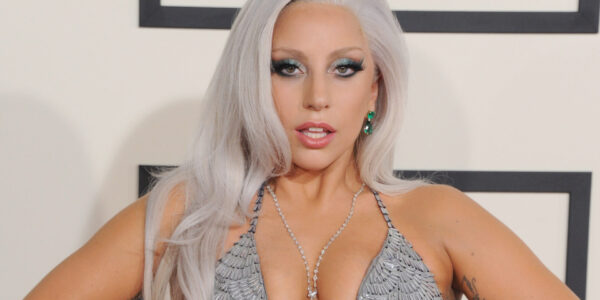 Η Lady Gaga είναι πιο ερωτευμένη από ποτέ! Και καλά κάνει και μας το δείχνει!