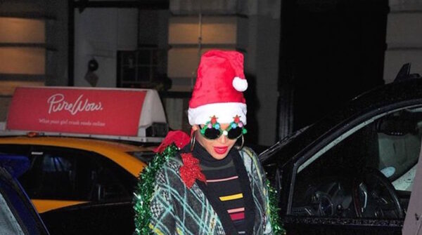 Η Beyonce ντύθηκε… χριστουγεννιάτικο δέντρο