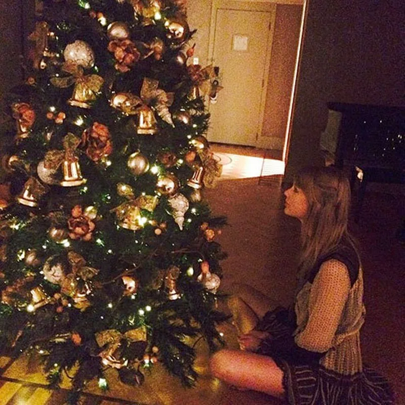Room-Decor-Ideas-Room-Idea-Christmas-Decoration-Ideas-Christmas-Tree-Pictures-Celebrity-Christmas-Tree-Celebrities-Christmas-Trees-1-Taylor-Swift