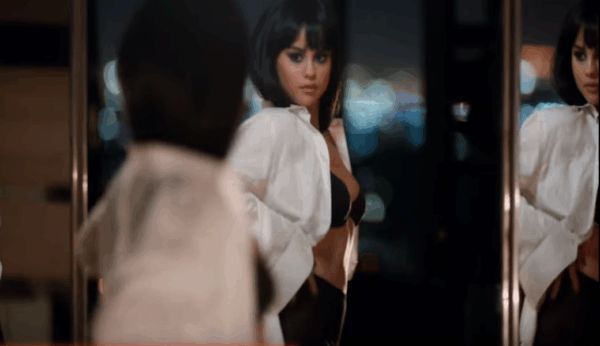 Μόνο με τα εσώρουχα της η Selena Gomez στο νέο της βίντεο κλιπ