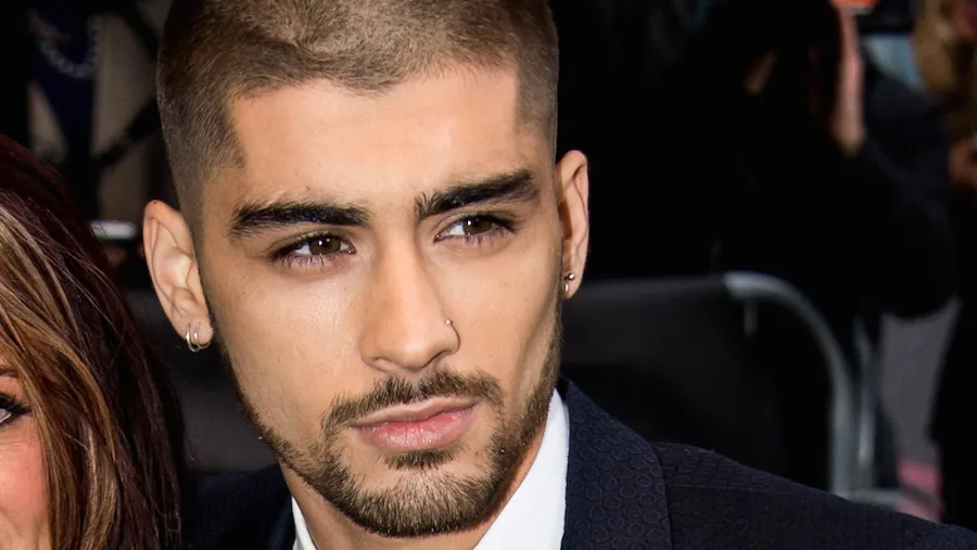 Ο Zayn Malik με τη μητέρα του Trisha Malik στα Asian Awards 2015 στο Λονδίνο.