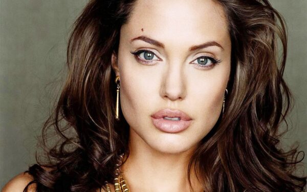 Angelina Jolie: Η εμφάνιση που σοκάρει!