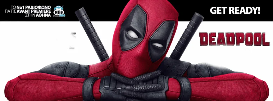 Ο Deadpool σε χαρακτηριστική πόζα με τα χέρια σταυρωμένα.