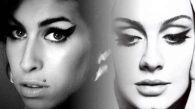 Κοντινό πλάνο των Amy Winehouse και Adele σε ασπρόμαυρο φόντο.
