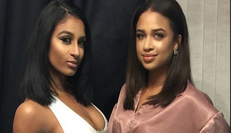 Η Karyse Coley και η Deanna Coley ποζάρουν μαζί.