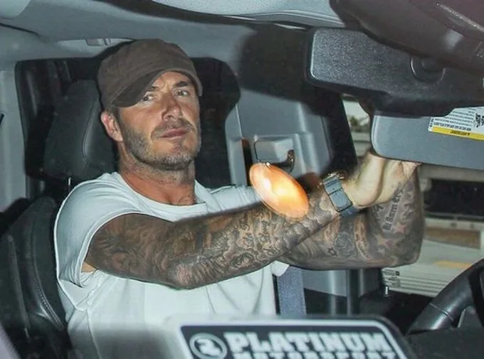 Ο David Beckham μέσα σε αυτοκίνητο
