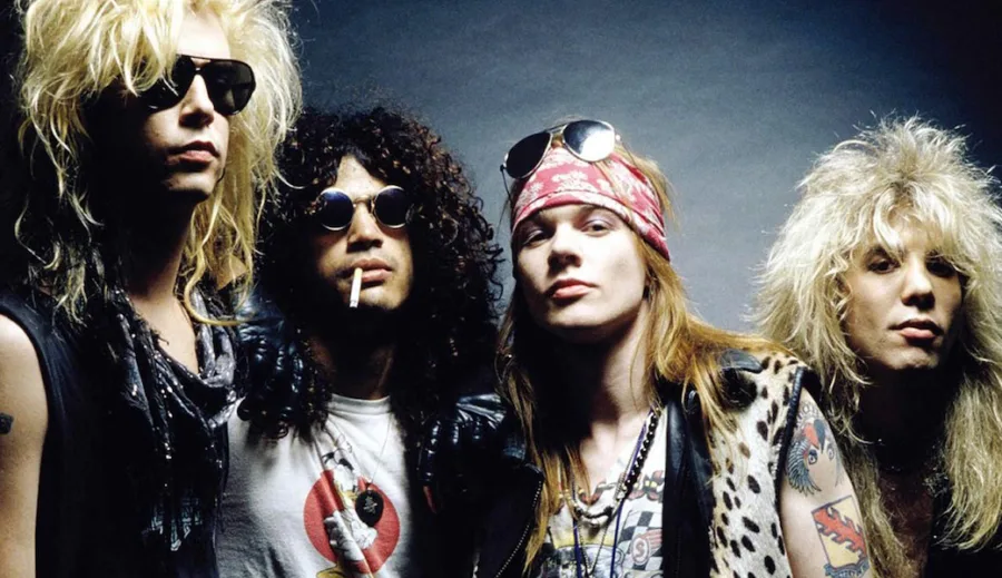 Τα μέλη του συγκροτήματος Guns N’ Roses σε φωτογραφία από τα πρώτα τους χρόνια.