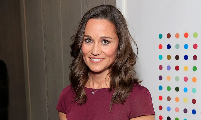 Η Pippa Middleton με μπορντό φόρεμα