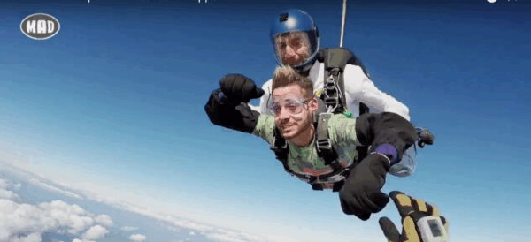 Δείτε τον Αναστάσιο Ράμμο να κάνει Sky Diving!