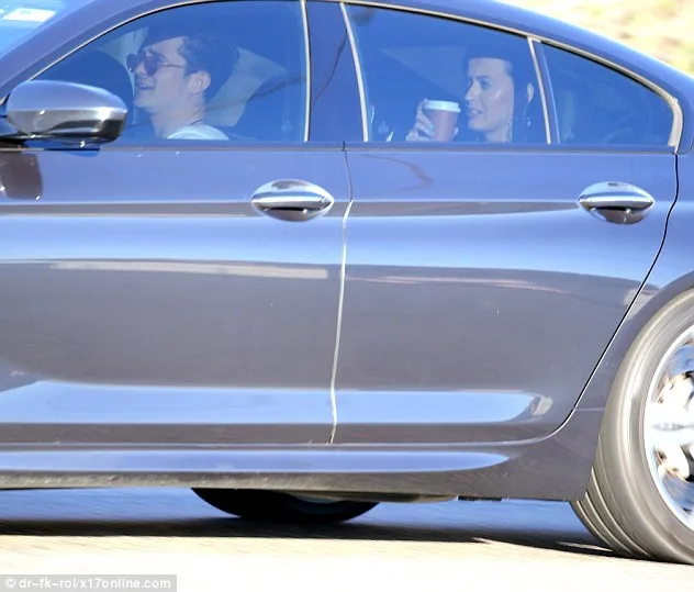 30F3FF7900000578-3436451-Celebrity_chauffeur_Orlando_Bloom_was_spotted_driving_Katy_Perry-a-9_1454888971499