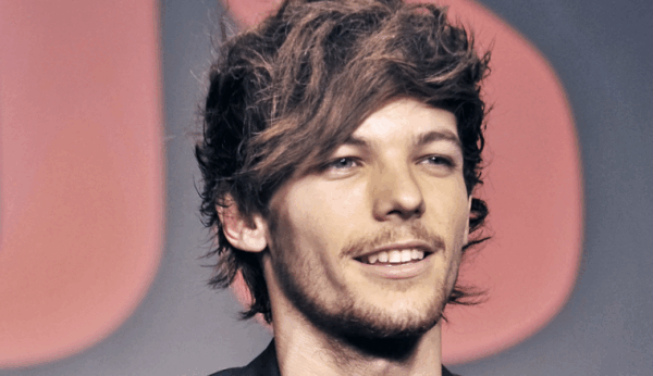 O Louis Tomlinson φωτογραφίζεται με το μωράκι του και ρίχνει το Instagram