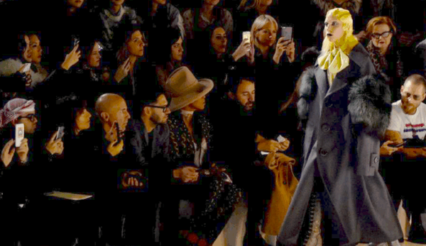 H Lady Gaga “ανέβηκε” στην πασαρέλα και έκλεψε τις εντυπώσεις!