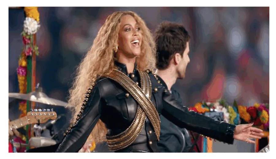 Η Beyonce στη σκηνή του Super Bowl