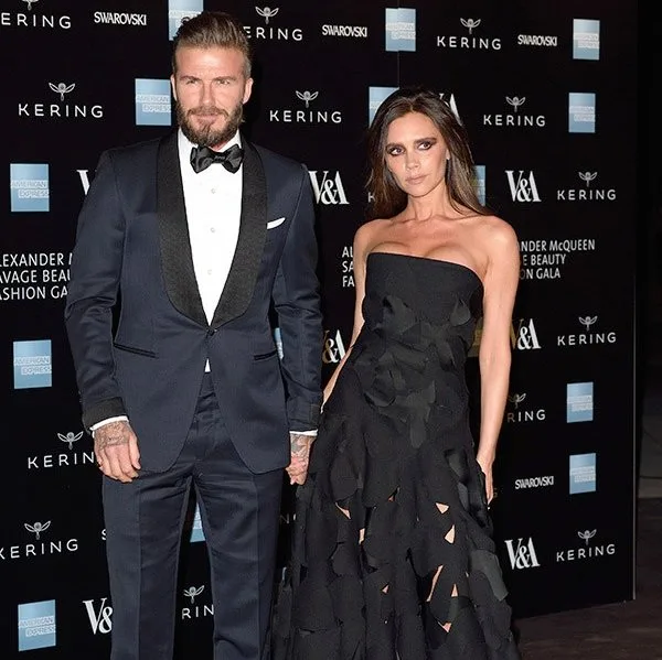Ο David και η Victoria Beckham σε επίσημη εκδήλωση.