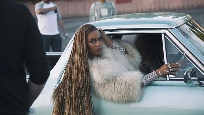 h-ellinida-pou-skinothetise-to-formation-tis-beyonc.w_l
