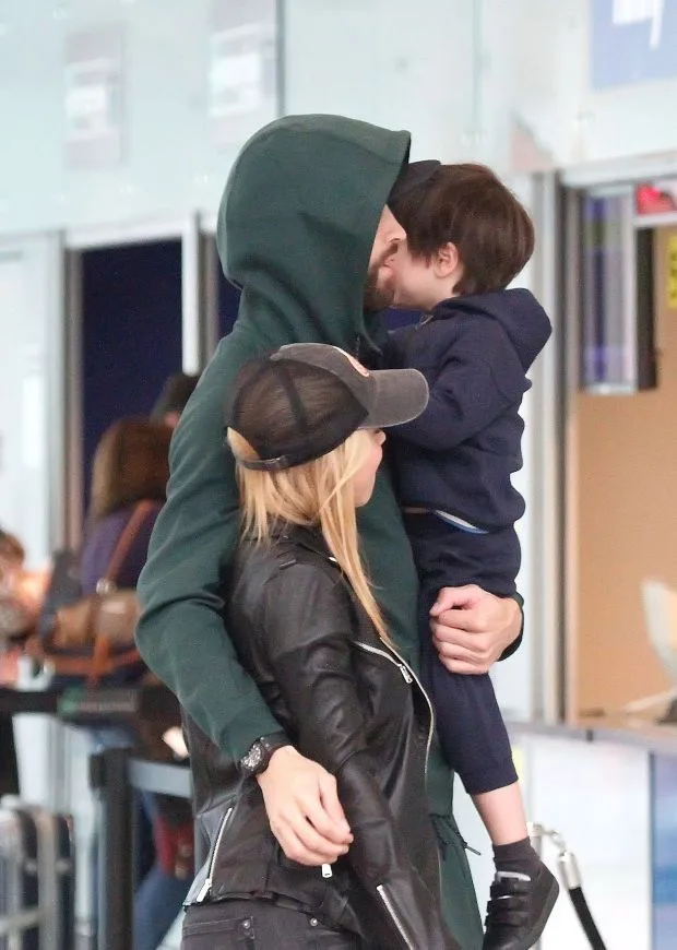 EXCLUSIVE: **NO WEB** Shakira is welcomed in Barcelona by Gerard Pique and children as she arrives from Miami.