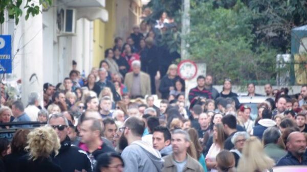 Λαοθάλασσα στο λαϊκό προσκύνημα για τον Παντελίδη!