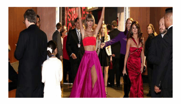 H Taylor Swift βγήκε με τα εσώρουχα στη σκηνή, χωρίς να είναι πρόστυχη