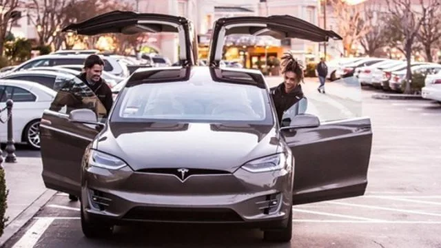 tesla-model-x-jayden-smith-b640