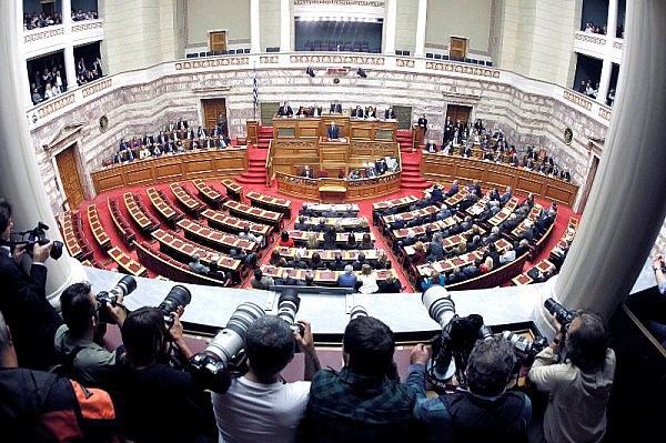 Με υπόδειξη του «ΠΑΡΟΝ»…