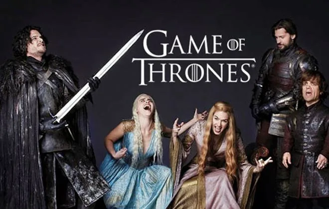 Πρωταγωνιστές του Game of Thrones σε αστείες πόζες με κοστούμια.