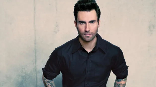 Adam-Levine-sexy-planeta_TINIMA20131120_0531_181