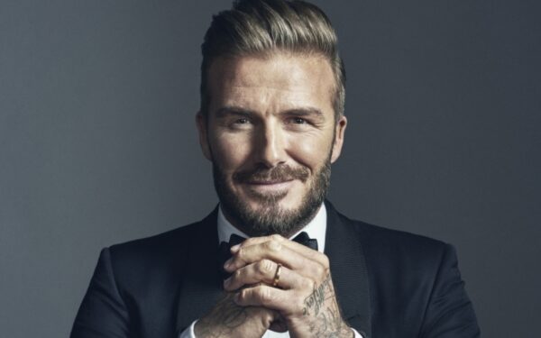 O David Beckham ράβει φόρεμα για την κούκλα της κόρης του