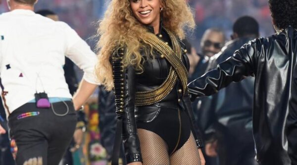Η Beyoncé ερμηνεύει Whitney Houston!